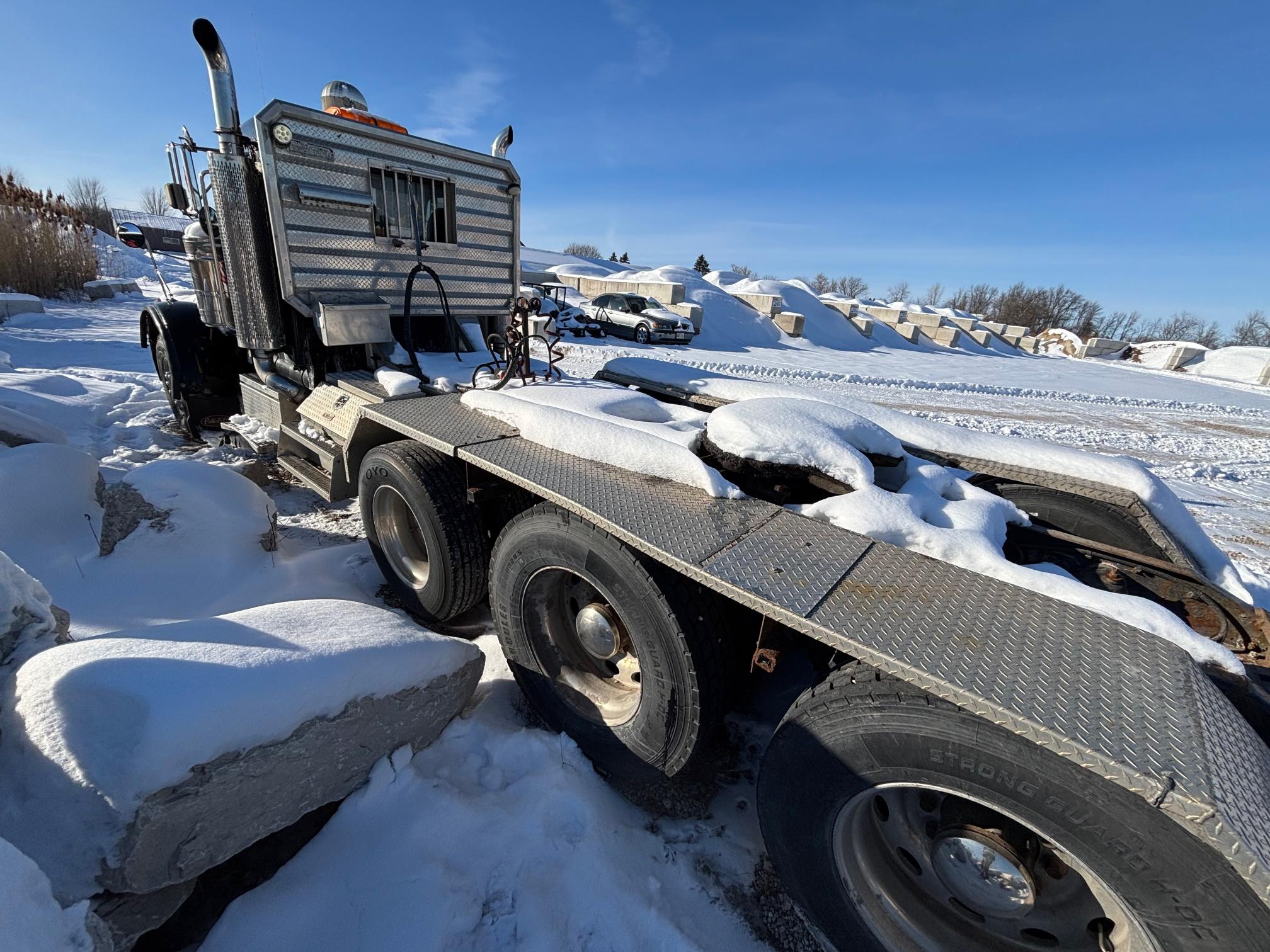 2003 PETERBILT 385 - Image 3